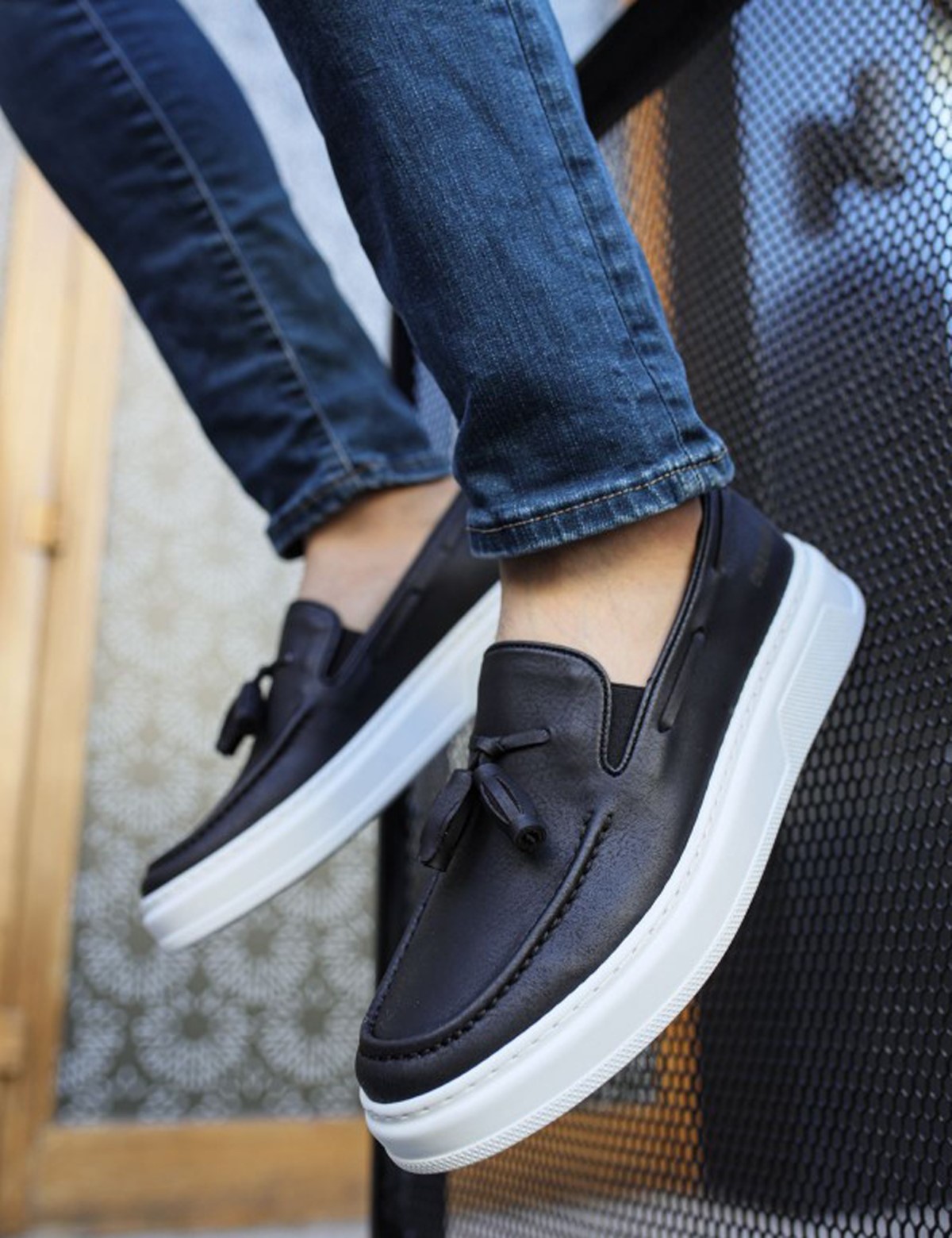 Ανδρικό ασπρόμαυρο casual παπούτσι δερματίνη CH127 φωτογραφία